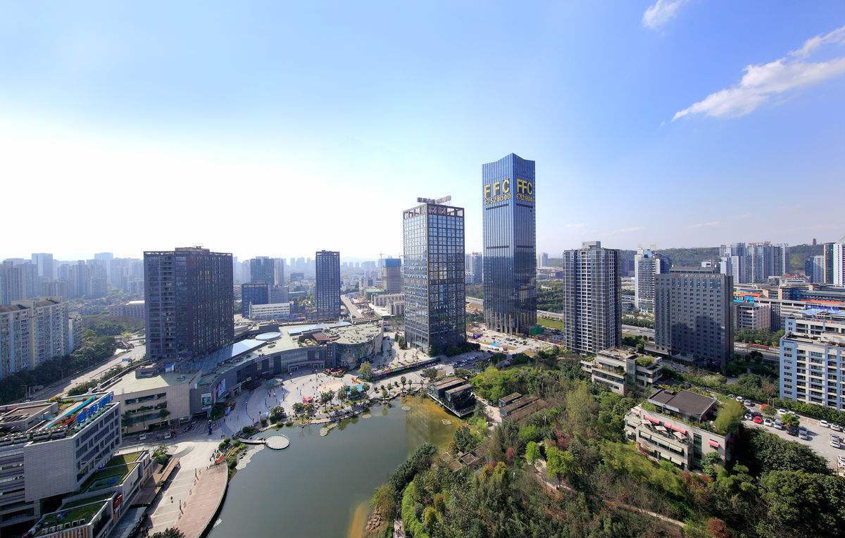 重庆财富购物中心由香港香江国际集团开发,项目地处重庆北部新区核心